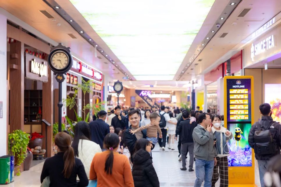 Không khí countdown 2026 rực rỡ ánh sáng, rộn ràng âm thanh và rạo rực cảm xúc tại các trung tâm lễ hội hệ thống Vingroup