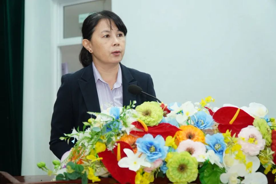 PGS.TS Nguyễn Kim Quyên, Chủ tịch CĐCS Trường Đại học Cửu Long phát biểu tại buổi lễ trao quà