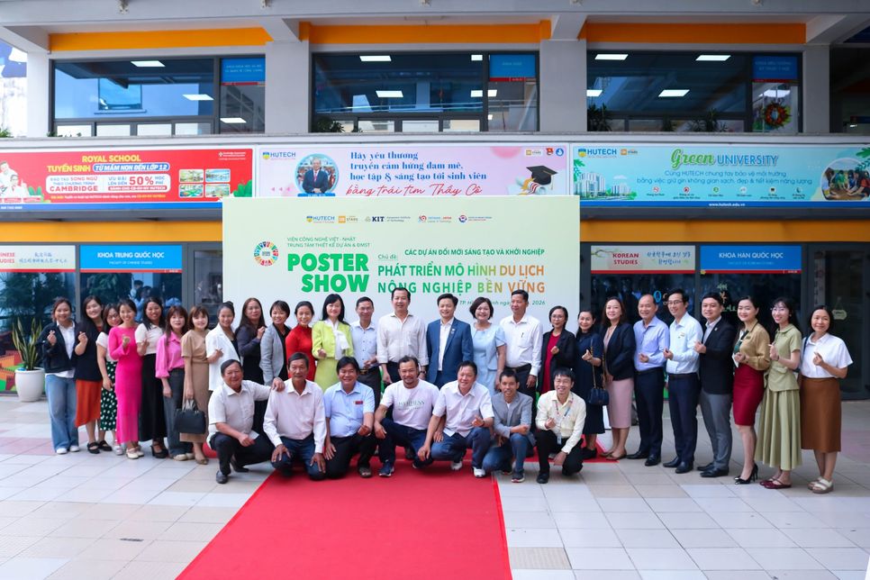 Các vị đại biểu và khách mời chụp hình lưu niệm tại chương trình