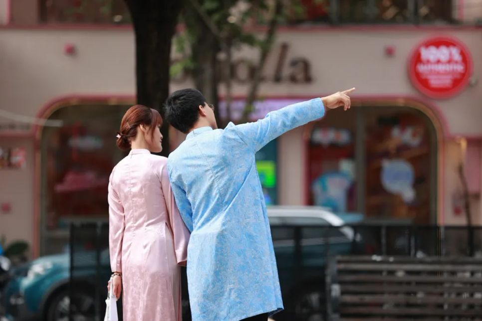 Chia sẻ khoảnh khắc hạnh phúc lứa đôi (<span style=