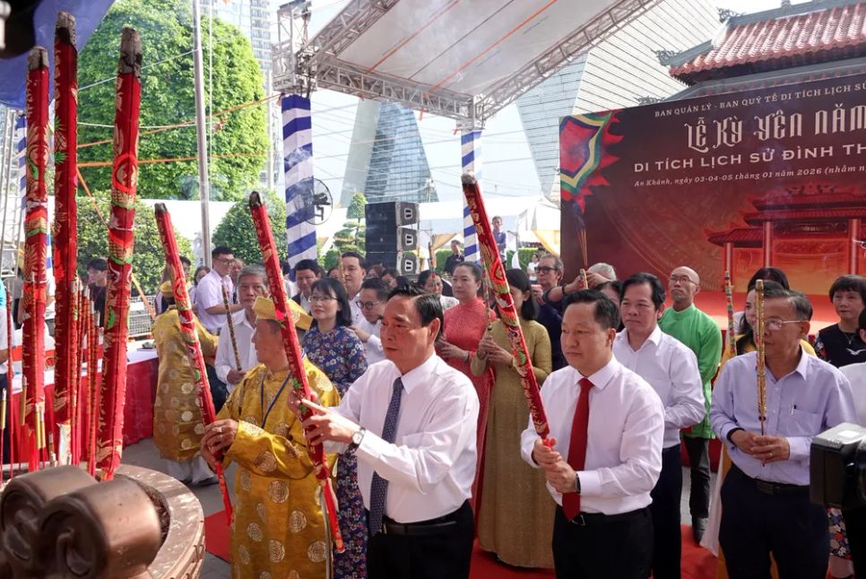 Các đại biểu tham dự Lễ Kỳ yên tại di tích lịch sử Đình thần An Khánh