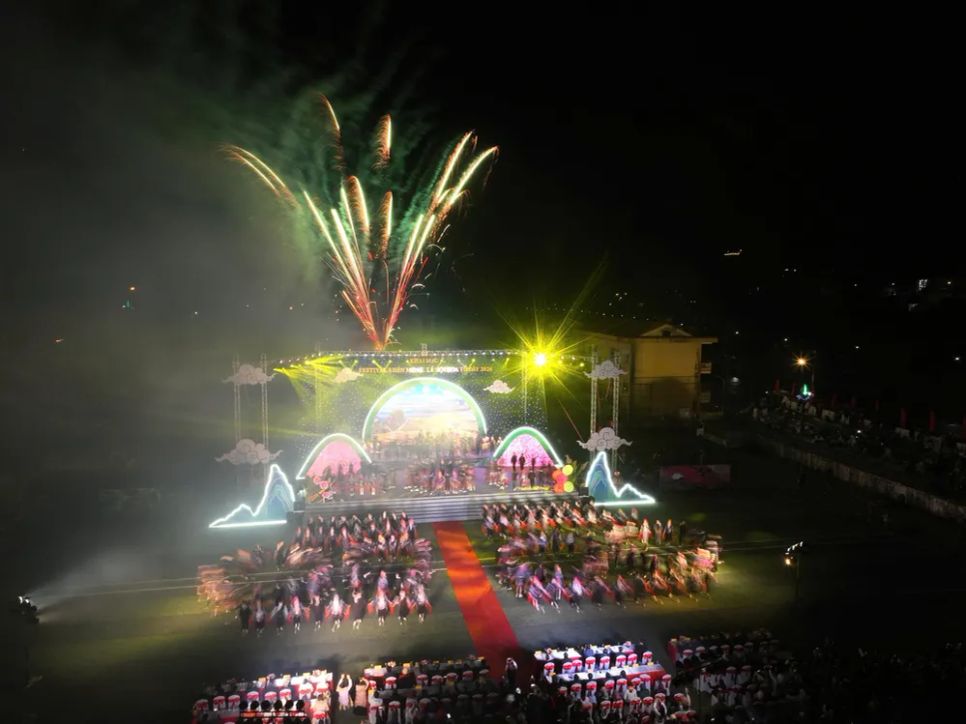 Hình ảnh đêm khai mạc Festival Khèn Mông - Lễ hội Hoa Tớ Dày năm 2026. Ảnh: THANH MIỀN