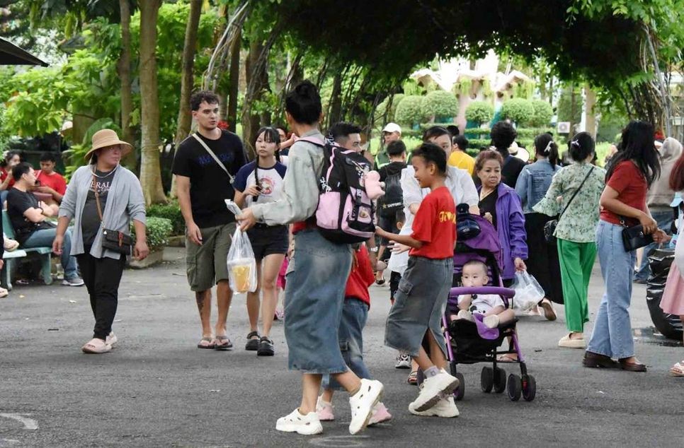 Không gian trung tâm TP.HCM sôi động với hoạt động đón năm mới