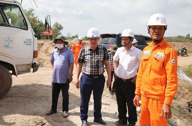 Lãnh đạo EVNSPC đến trực tiếp công trường để động viên, đôn đốc