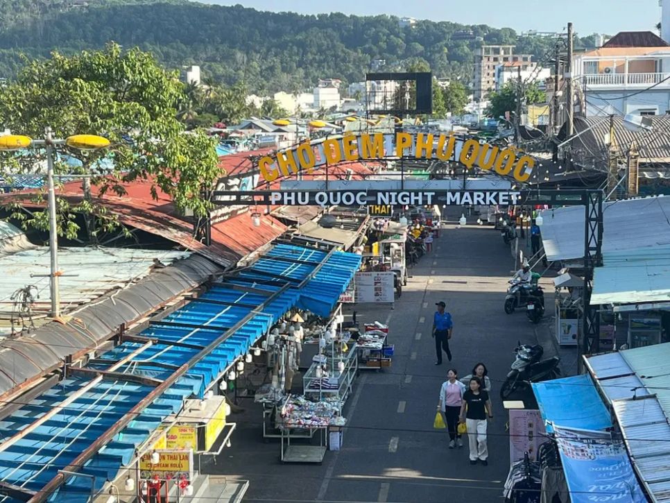 Tháng 9-2015, Công ty Cổ phần Du lịch Ngôi Sao Biển đã thuê mặt bằng tổ chức phố đi bộ và chợ đêm Phú Quốc với thời hạn 10 năm