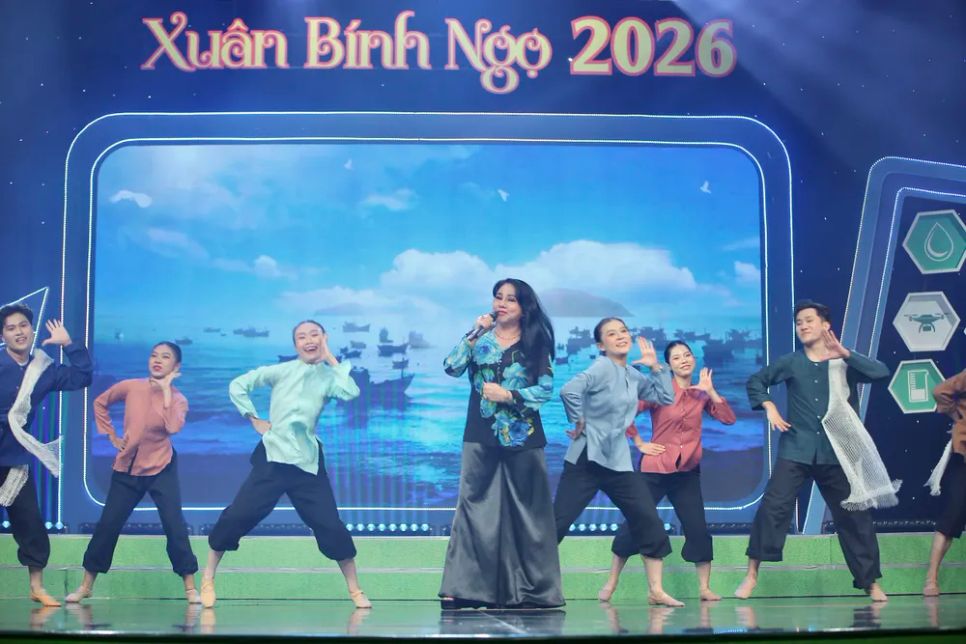 Ca sĩ Ngọc Ánh biểu diễn tiết mục Ca sĩ Ngọc Ánh biểu diễn tiết mục