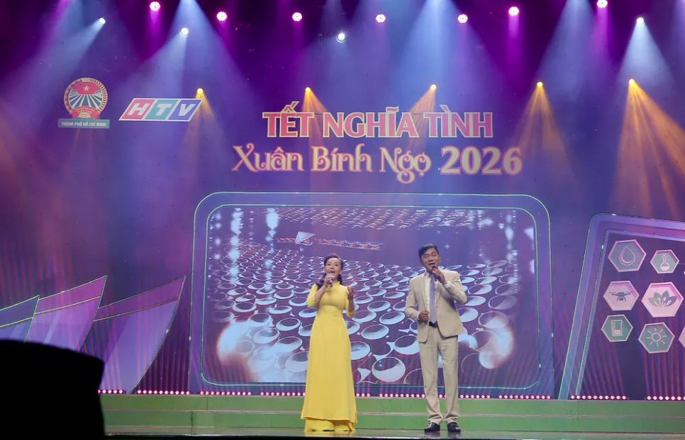 NSND Tấn Giao và NSƯT Ngọc Kiều Oanh biểu diễn tiết mục tân cổ NSND Tấn Giao và NSƯT Ngọc Kiều Oanh biểu diễn tiết mục tân cổ