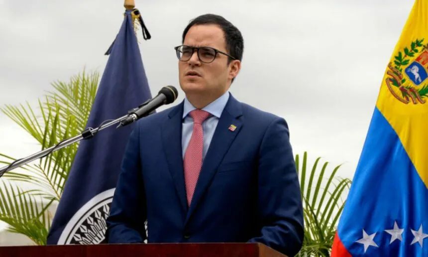<p> Ông Calixto Ortega Sanchez, người từng đứng đầu Ngân hàng Trung ương Venezuela giai đoạn 2018–2025. Ảnh: EL DIRARIO</p> <p> Ông Calixto Ortega Sanchez, người từng đứng đầu Ngân hàng Trung ương Venezuela giai đoạn 2018–2025. Ảnh: EL DIRARIO</p>
