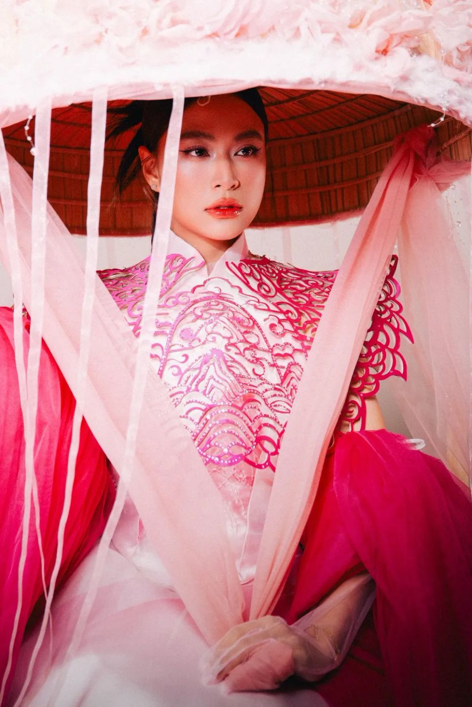 Hành trình nghệ thuật của Hoàng Thùy Linh luôn gắn liền và tôn vinh văn hóa Việt Hành trình nghệ thuật của Hoàng Thùy Linh luôn gắn liền và tôn vinh văn hóa Việt