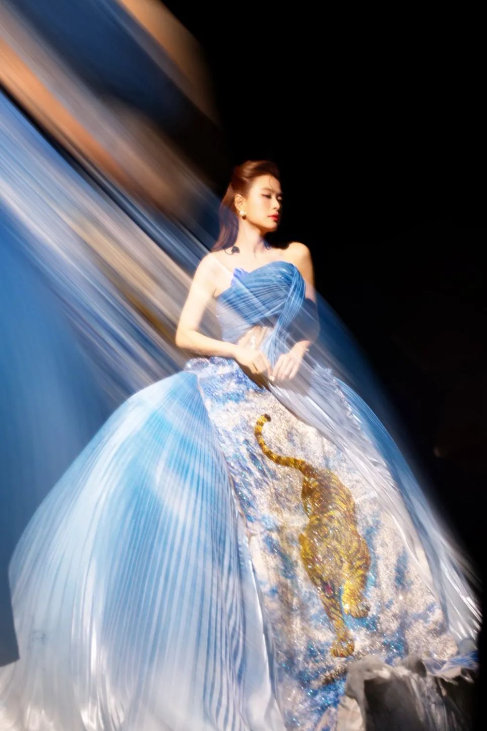 Hoàng Thùy Linh Hoàng Thùy Linh