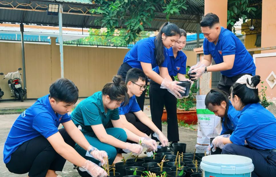 Đoàn viên, thanh niên thực hiện “Vườn ươm thanh niên”