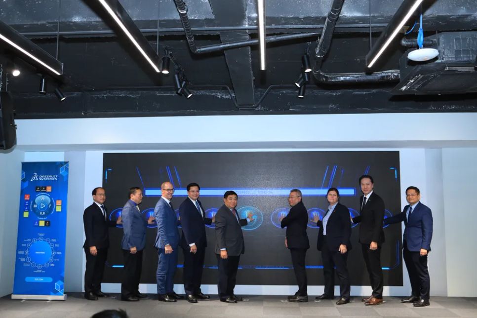 Phó Thủ tướng Nguyễn Chí Dũng và các đại biểu tại lễ khai trương