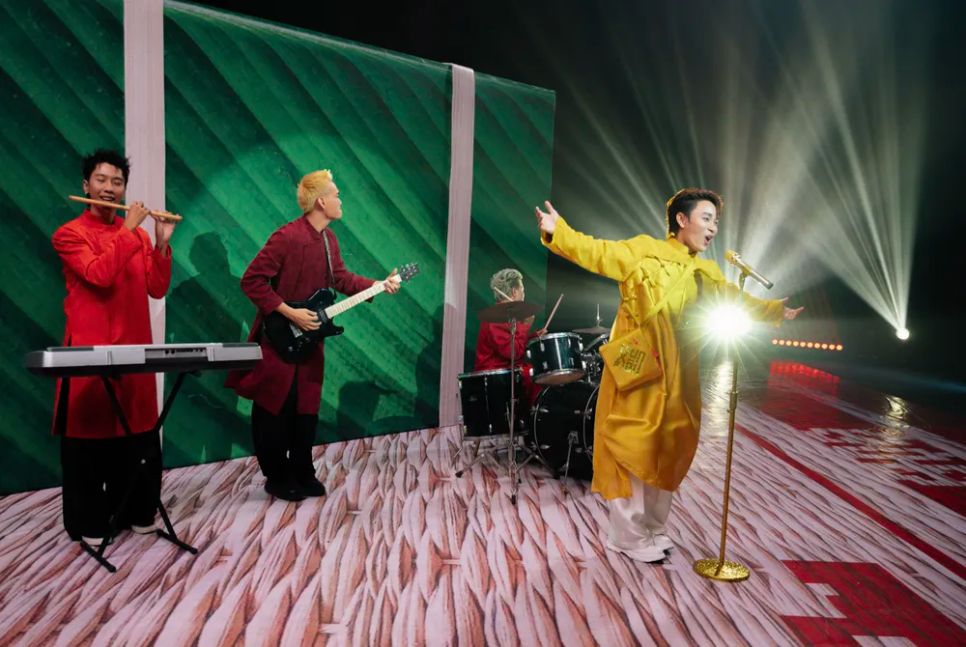 68 nghệ sĩ Việt “hội ngộ” trong MV tết của Trúc Nhân