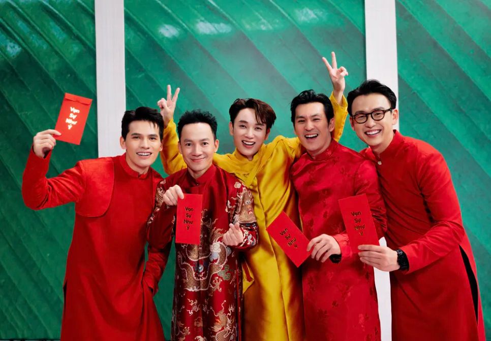 68 nghệ sĩ Việt “hội ngộ” trong MV tết của Trúc Nhân