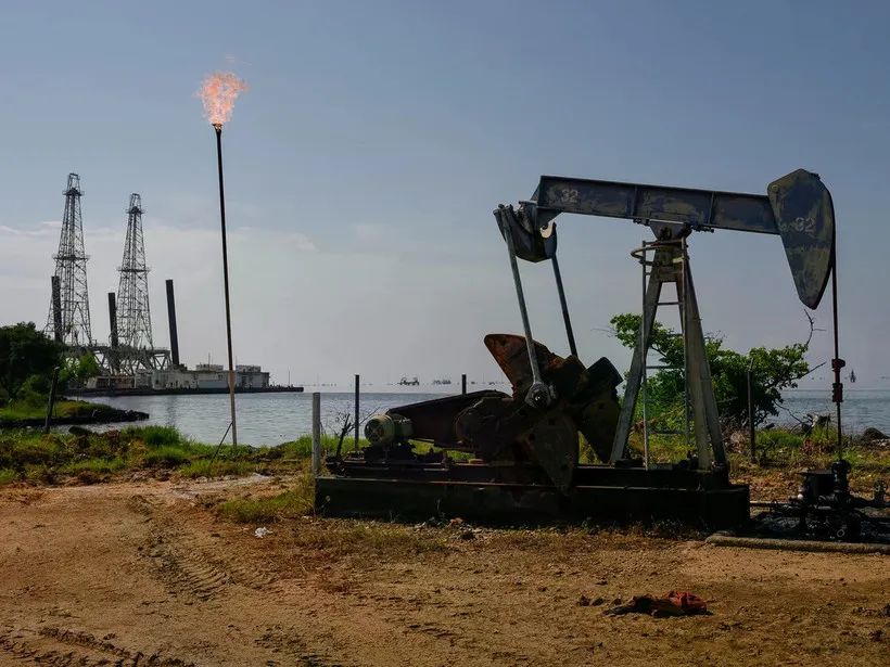 Một giàn khoan dầu trên hồ Maracaibo ở Cabimas, Venezuela. Ảnh: <span style=