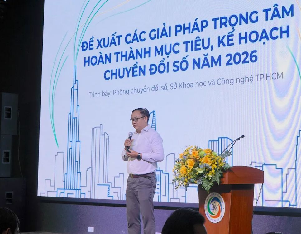 Đại biểu trình bày tham luận tại hội nghị. Ảnh: QUANG HUY