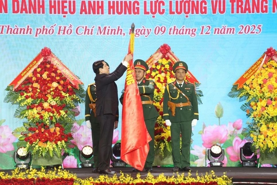 Chủ tịch nước Lương Cường trao tặng danh hiệu Anh hùng Lực lượng vũ trang Nhân dân cho Quân khu 7