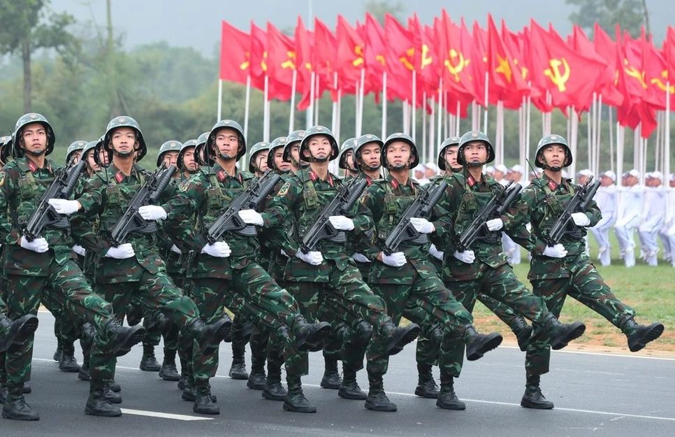 Khối Bộ đội Đặc công tham gia hợp luyện diễu binh, diễu hành Kỷ niệm 50 năm Giải phóng miền Nam. Ảnh: TTXVN