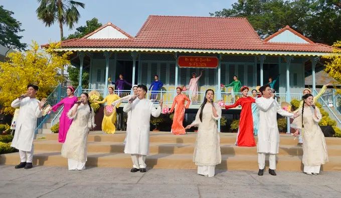 Các chương trình biểu diễn nghệ thuật