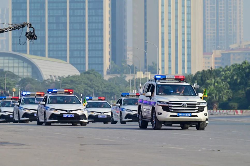 Đoàn xe dẫn đường của cảnh sát giao thông