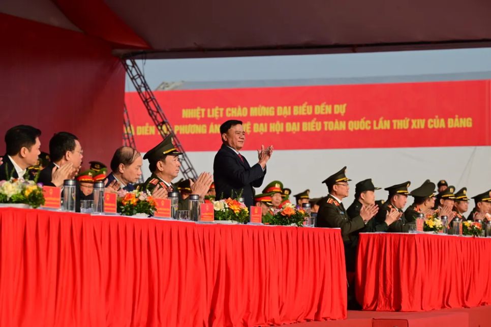 Thường trực Ban Bí thư Trần Cẩm Tú dự lễ xuất quân. Ảnh: ĐỖ TRUNG