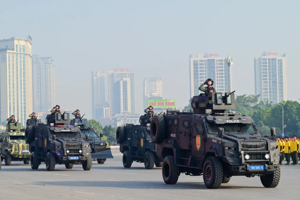 Xe bọc thép đặc chủng của công an nhân dân tham gia bảo đảm an ninh trật tự