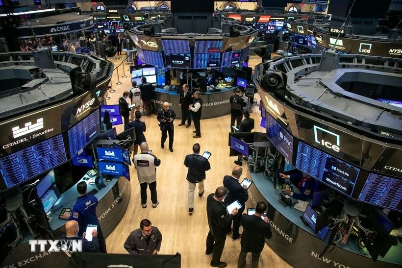 Hoạt động tại Sàn giao dịch chứng khoán New York, Mỹ. Ảnh: THX/TTXVN