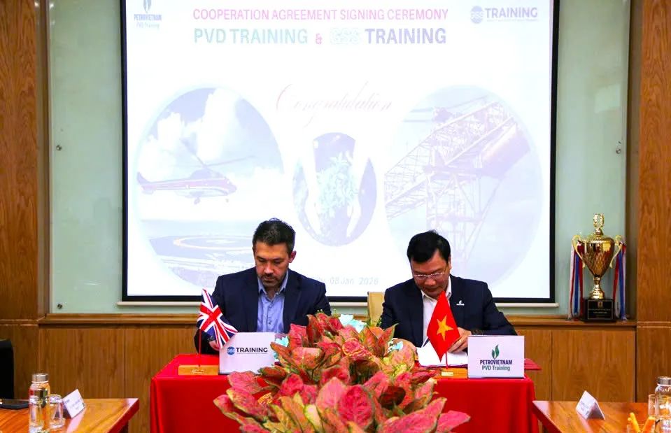 Ông Lương Thanh Tịnh, Giám đốc PVD Training và ông Gareth John Kirby, Giám đốc GSS Group Ltd ký kết thỏa thuận hợp tác Ông Lương Thanh Tịnh, Giám đốc PVD Training và ông Gareth John Kirby, Giám đốc GSS Group Ltd ký kết thỏa thuận hợp tác