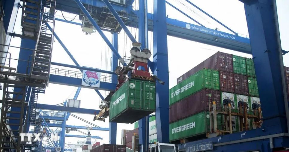 Bốc dỡ hàng hóa trên Cảng Cát Lái (phường Cát Lái) thuộc hệ thống Cảng biển TPHCM. (Ảnh: Hồng Đạt/TTXVN) Bốc dỡ hàng hóa trên Cảng Cát Lái (phường Cát Lái) thuộc hệ thống Cảng biển TPHCM. (Ảnh: Hồng Đạt/TTXVN)