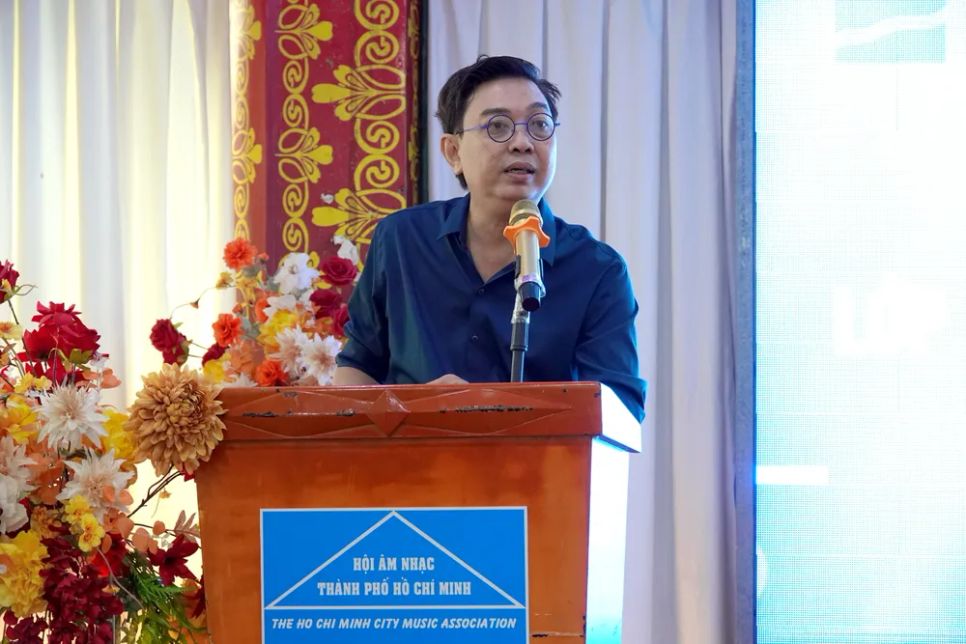 Chủ tịch Hội Âm nhạc TPHCM Nguyễn Quang Vinh phát biểu tại Lễ tổng kết lớp bồi dưỡng kiến thức âm nhạc năm 2025. Ảnh: THÚY BÌNH Chủ tịch Hội Âm nhạc TPHCM Nguyễn Quang Vinh phát biểu tại Lễ tổng kết lớp bồi dưỡng kiến thức âm nhạc năm 2025. Ảnh: THÚY BÌNH