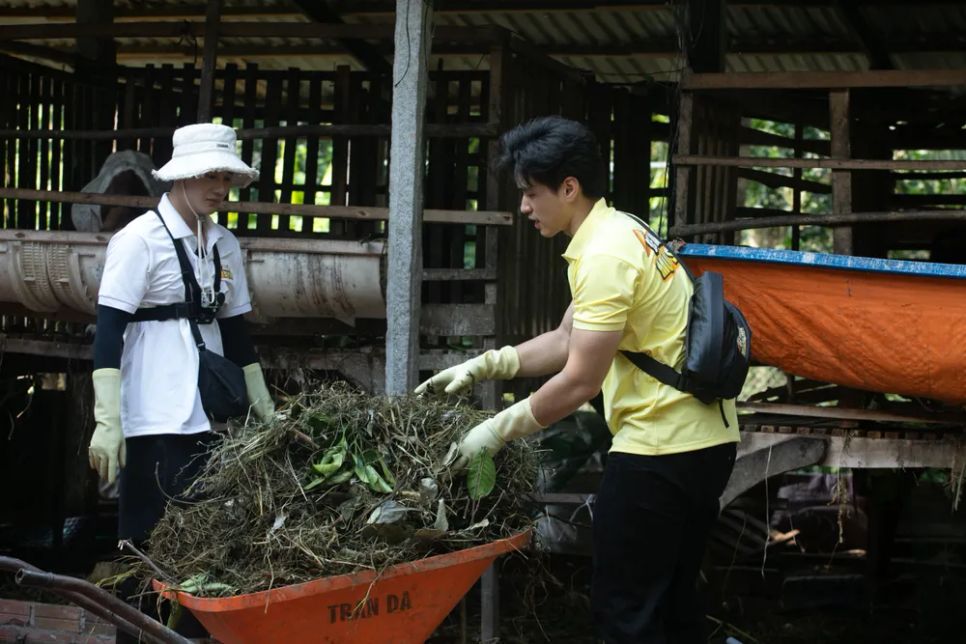 Trong khi đó Ma Ran Đô và Vĩnh Thích Ăn Ngon đến làm cho hộ nuôi dê. Kết thúc công việc, Huy Khánh và Quỳnh Lý nhận 50.000 đồng mỗi người, trong khi Ma Ran Đô và Vĩnh Thích Ăn Ngon nhận 40.000 đồng, kèm theo món quà quê là quả bưởi của chủ nhà
