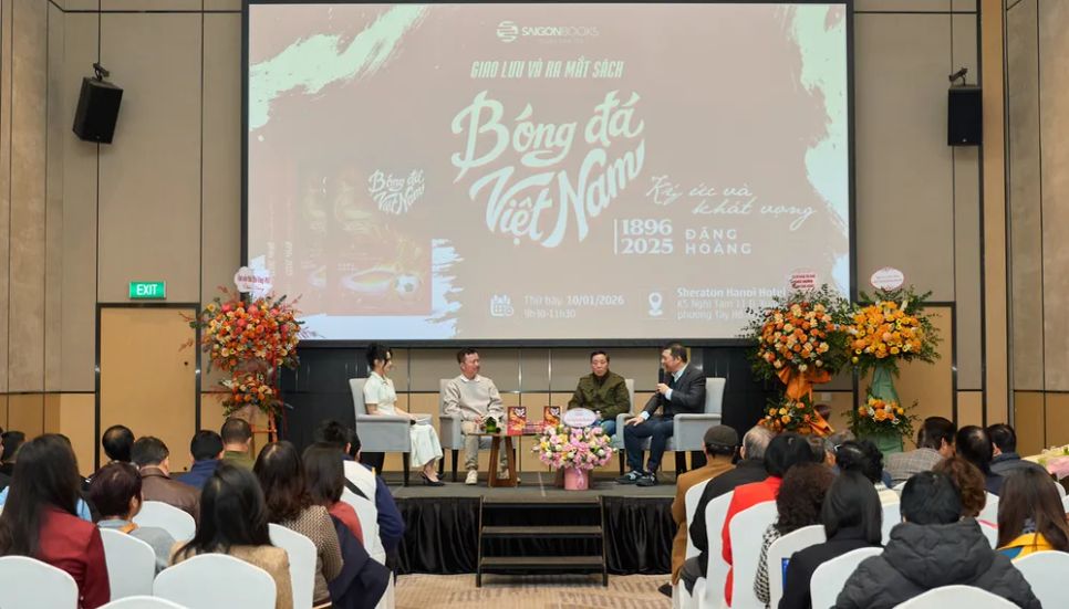 Nhiều danh thủ, nhà báo thể thao và người yêu bóng đá đã có mặt tại sự kiện