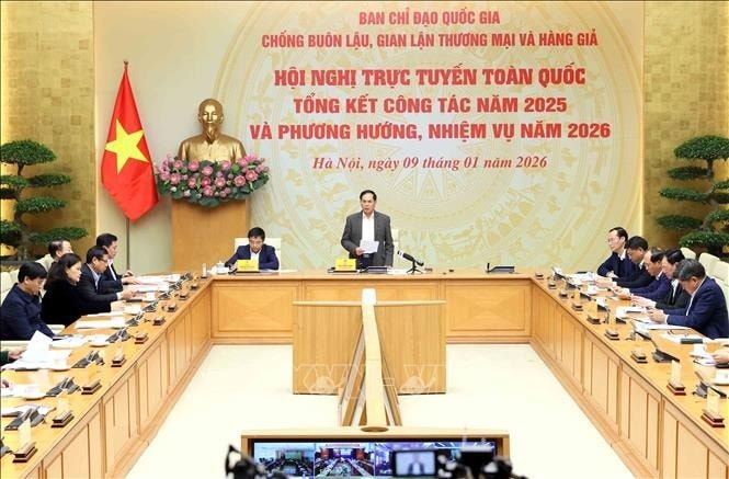 Sáng 9/1/2026, Ban Chỉ đạo quốc gia chống buôn lậu, gian lận thương mại và hàng giả tổ chức Hội nghị trực tuyến toàn quốc tổng kết công tác năm 2025, triển khai phương hướng, nhiệm vụ năm 2026. Ảnh: TTXVN Sáng 9/1/2026, Ban Chỉ đạo quốc gia chống buôn lậu, gian lận thương mại và hàng giả tổ chức Hội nghị trực tuyến toàn quốc tổng kết công tác năm 2025, triển khai phương hướng, nhiệm vụ năm 2026. Ảnh: TTXVN
