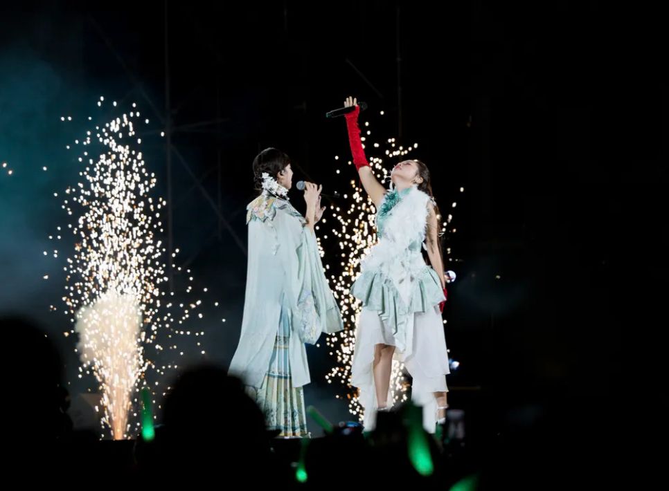 Kelou song ca cùng Phương Mỹ Chi