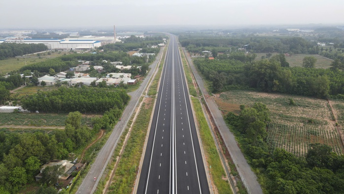 Cao tốc Biên Hòa - Vũng Tàu gấp rút hoàn thiện, sẵn sàng phục vụ Tết Nguyên đán 2026 Cao tốc Biên Hòa - Vũng Tàu gấp rút hoàn thiện, sẵn sàng phục vụ Tết Nguyên đán 2026