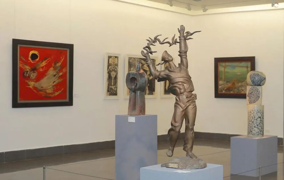 Bảo tàng Mỹ thuật Việt Nam đã chọn lọc 30 tác phẩm tiêu biểu để trưng bày, giới thiệu tới công chúng Bảo tàng Mỹ thuật Việt Nam đã chọn lọc 30 tác phẩm tiêu biểu để trưng bày, giới thiệu tới công chúng