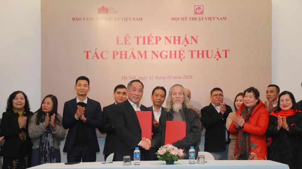 Ký nhận bàn giao các tác phẩm mỹ thuật Ký nhận bàn giao các tác phẩm mỹ thuật