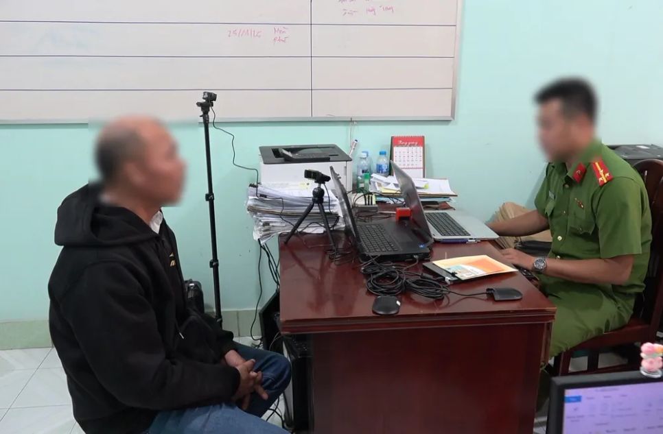 <i>Nguyễn Đức Tín tại cơ quan điều tra. Ảnh: CACC</i>