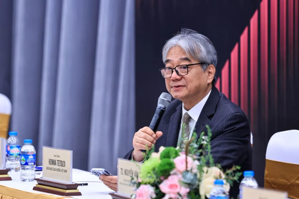 Nhạc trưởng Honna Tetsuji Nhạc trưởng Honna Tetsuji