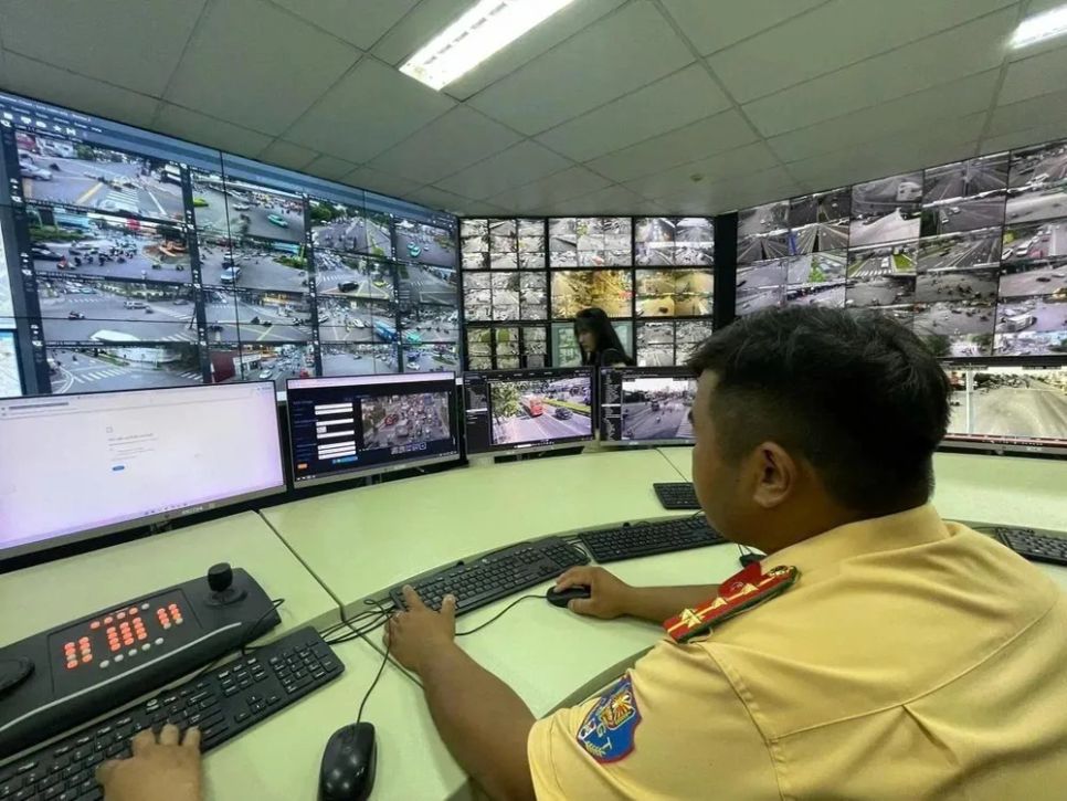 Cảnh sát giao thông có thể dễ dàng theo dõi các trường hợp vi phạm qua hệ thống camera