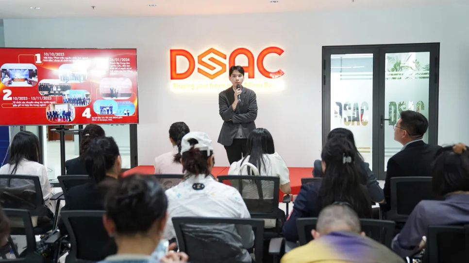 Đoàn tham quan Công viên phần mềm số 2 Đà Nẵng và Trung tâm Nghiên cứu, đào tạo thiết kế vi mạch và trí tuệ nhân tạo Đà Nẵng trong chiều nay, 13-1