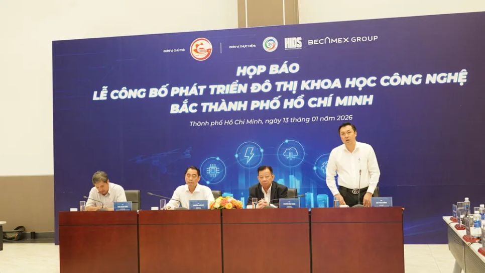 Ông Cao Văn Chóng, Phó Giám đốc Sở Văn hóa và Thể thao TPHCM phát biểu tại buổi họp báo <br>