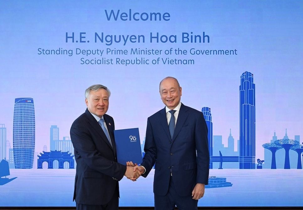 Phó Thủ tướng Nguyễn Hòa Bình và ông Wee Ee Cheong - Phó Chủ tịch kiêm Tổng Giám đốc Tập đoàn UOB