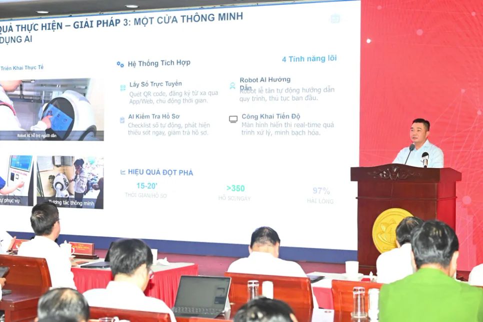 Bí thư Đảng ủy phường An Lạc Lê Trương Hải Hiếu trình bày tham luận. Ảnh: VIỆT DŨNG