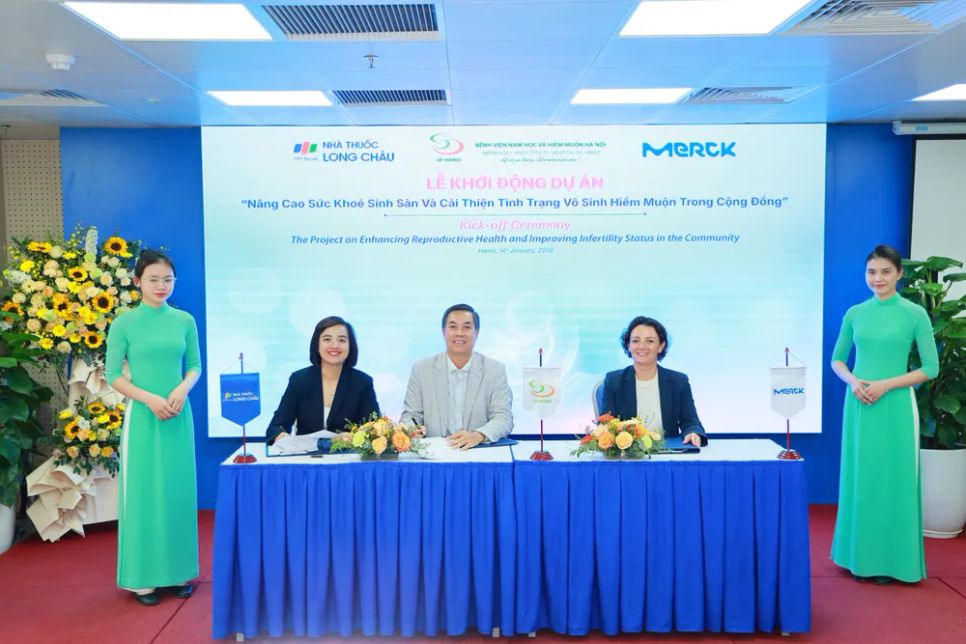 Hệ thống nhà thuốc và trung tâm tiêm chủng Long Châu ký kết hợp tác chiến lược với Bệnh viện Nam học và hiếm muộn Hà Nội và Merck Healthcare Việt Nam