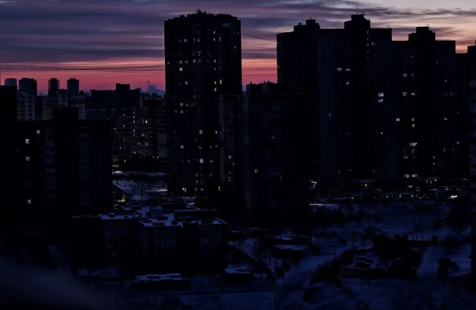 Kiev bị mất điện sau khi các cuộc không kích của Nga làm hư hại cơ sở hạ tầng năng lượng ngày 10-1. Ảnh: Global Images Ukraine Kiev bị mất điện sau khi các cuộc không kích của Nga làm hư hại cơ sở hạ tầng năng lượng ngày 10-1. Ảnh: Global Images Ukraine