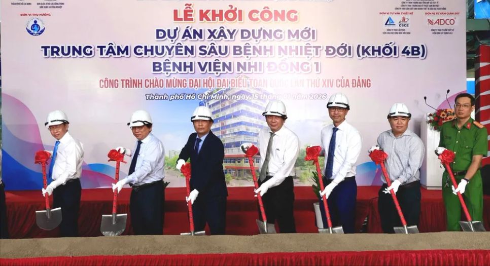 Các đại biểu thực hiện nghi thức khởi công Dự án xây dựng Trung tâm chuyên sâu bệnh nhiệt đới, Bệnh viện Nhi đồng 1