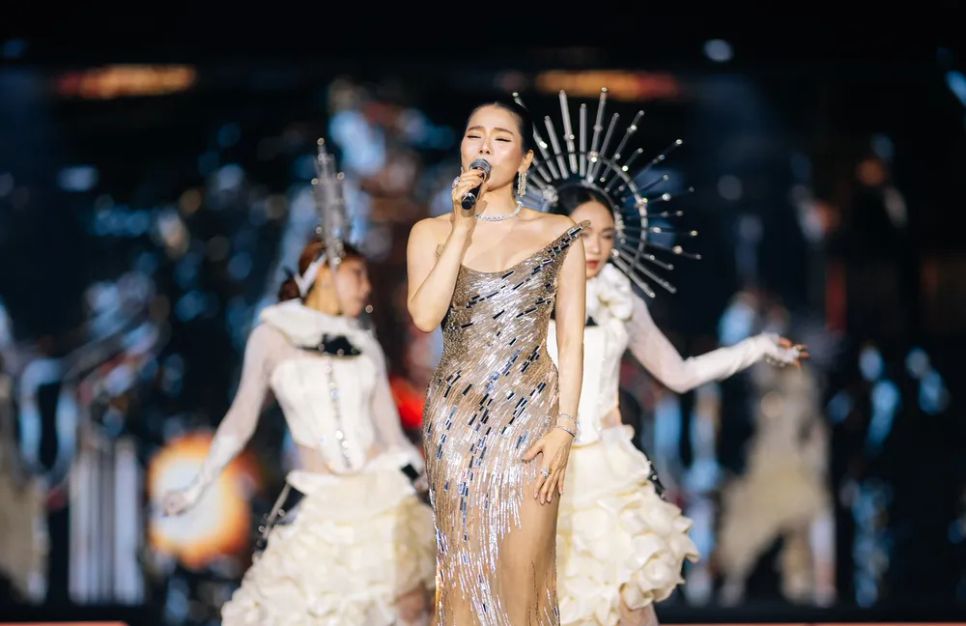 Ca sĩ Lệ Quyên và bài đăng của cô