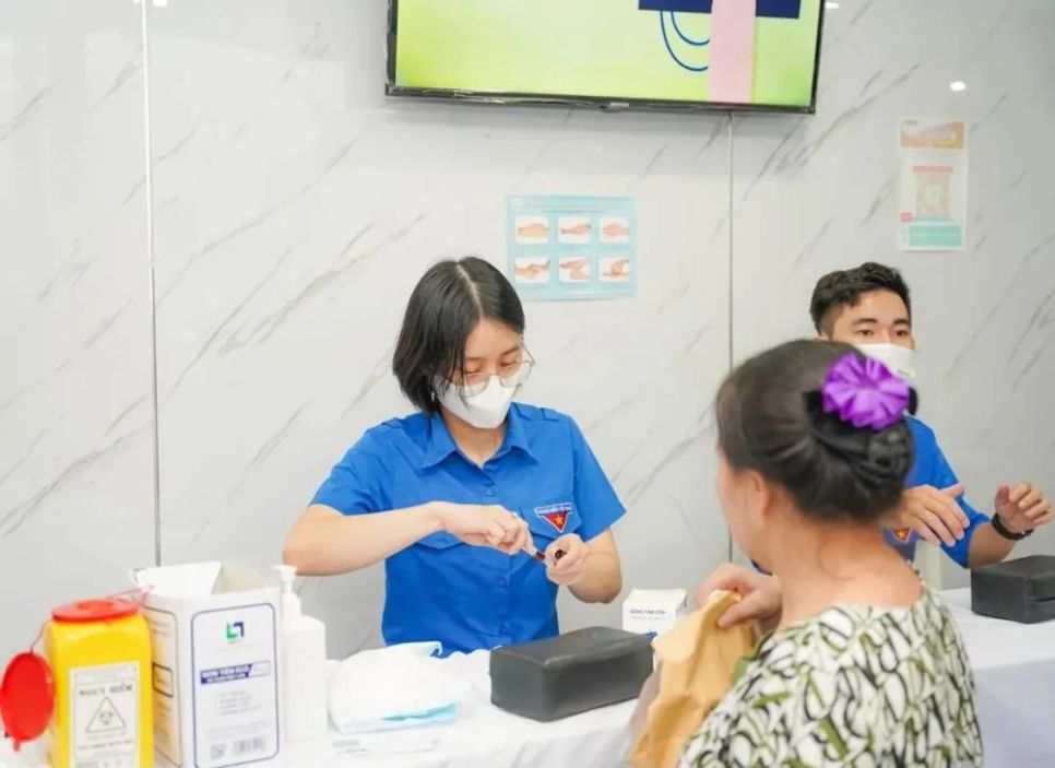 Người dân được khám sàng lọc bệnh thận mạn tại Bệnh viện Thống Nhất