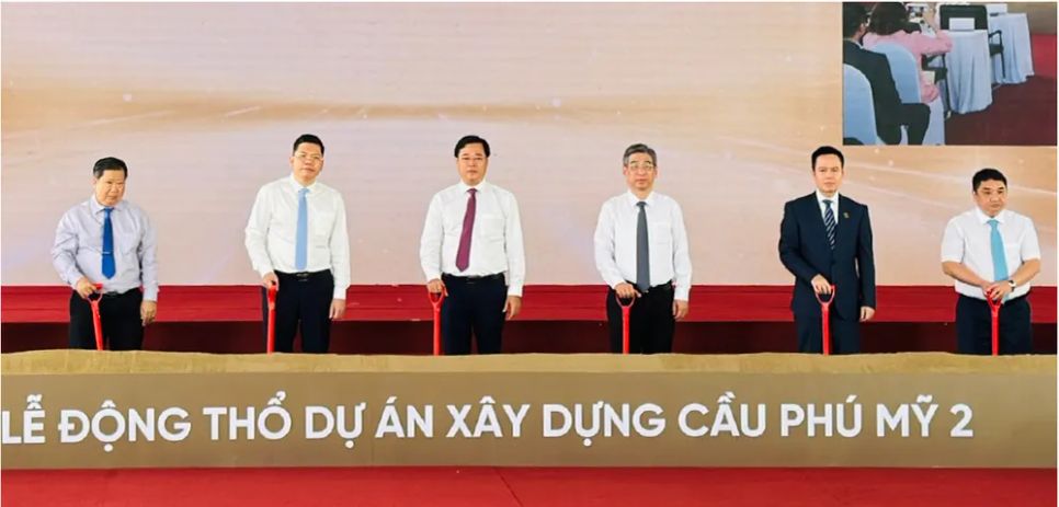 Nghi thức lễ động thổ Dự án đầu tư xây dựng cầu Phú Mỹ 2. Ảnh: ĐÌNH DƯ